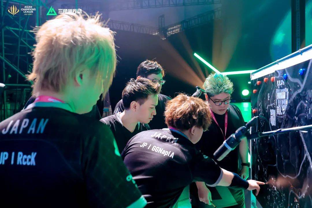 脸上总是挂 脸上总是挂