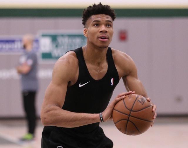 他用稳健的 他用稳健的